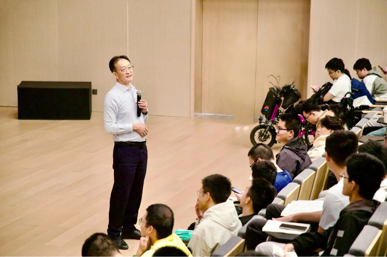 樊建平校长开讲2025年秋季学期“思政第一课”