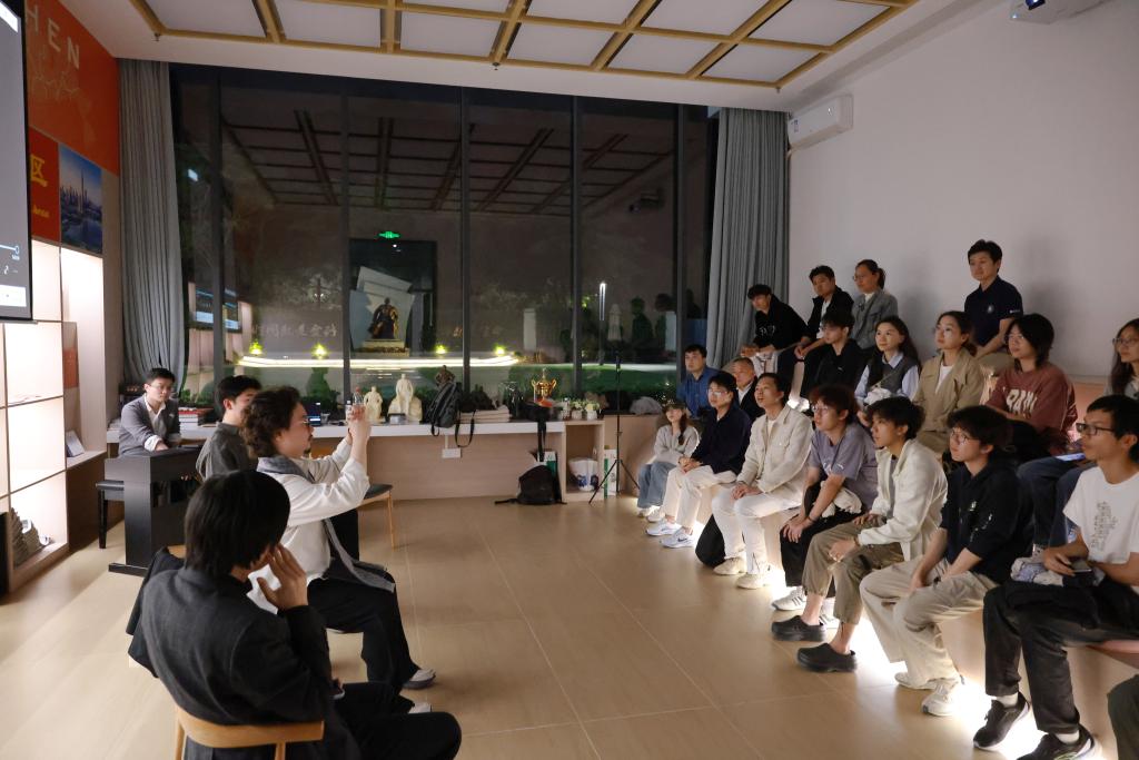 深圳歌剧舞剧院《冬之旅》主创团队走进深圳理工大学