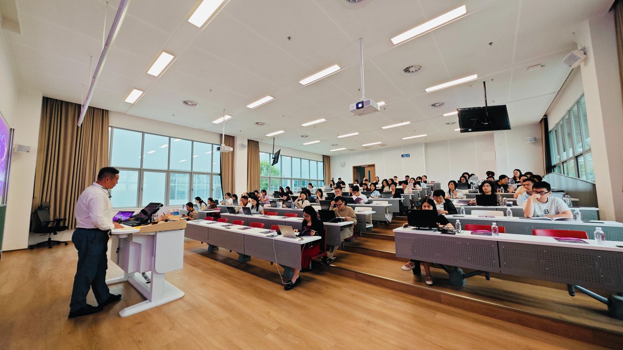 深圳理工大学举办“AI办公技能提升培训”系列活动