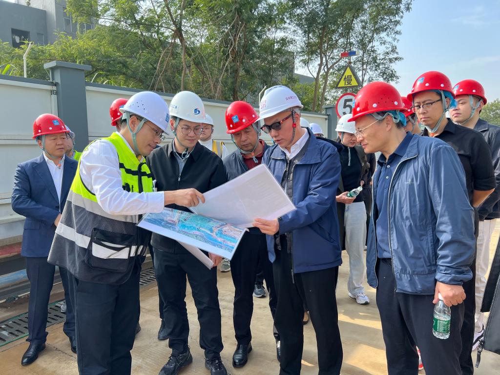 朱迪俭书记赴宝安调研附属中学项目建设情况