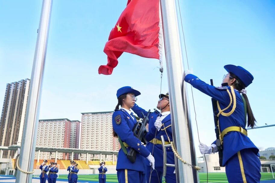 升国旗,迎国庆!
