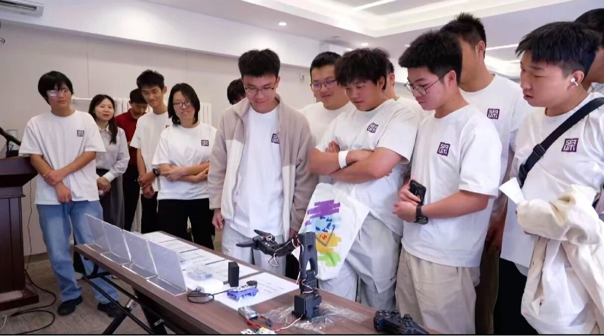 追光前行!深圳理工学子赴京感悟科学家精神