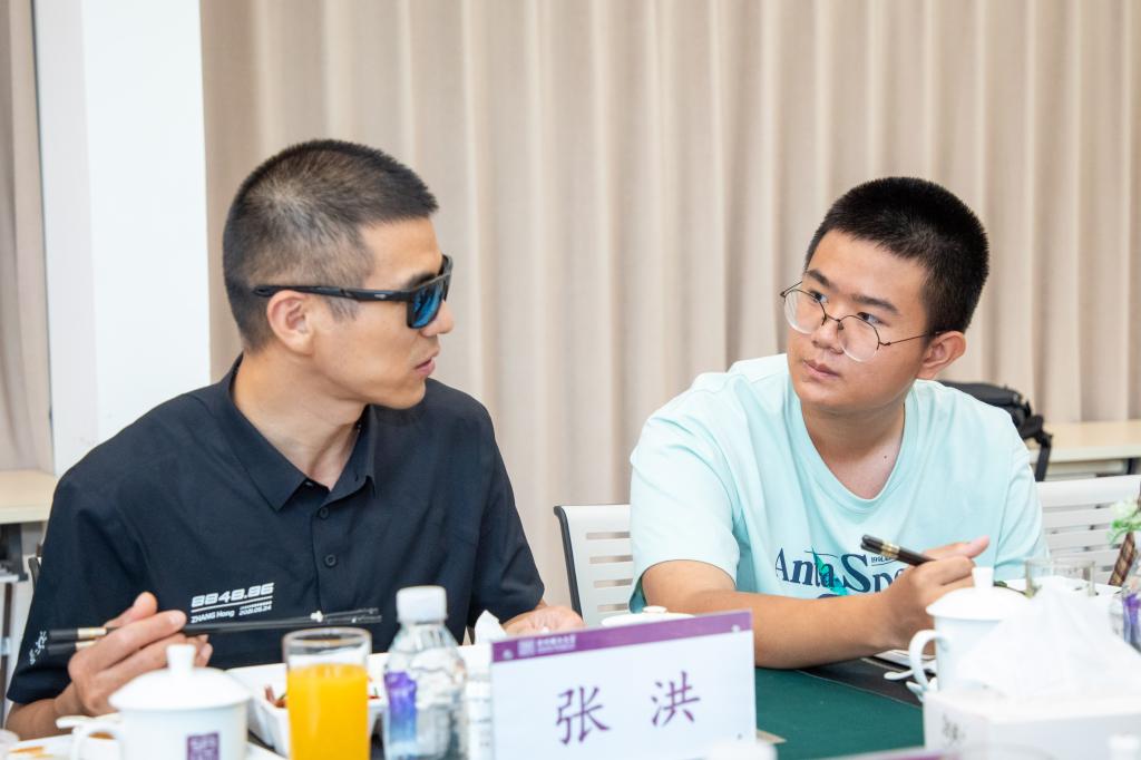 “人生不止一座珠峰!”