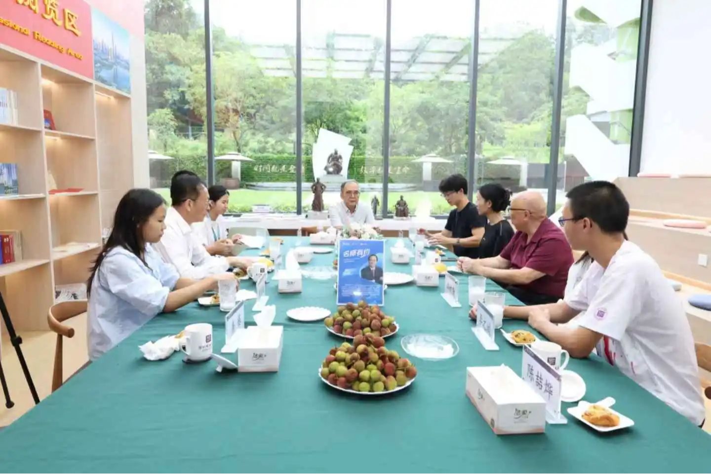 林建华对话深圳理工大学本科生：你们拥有的资源“很让人羡慕”