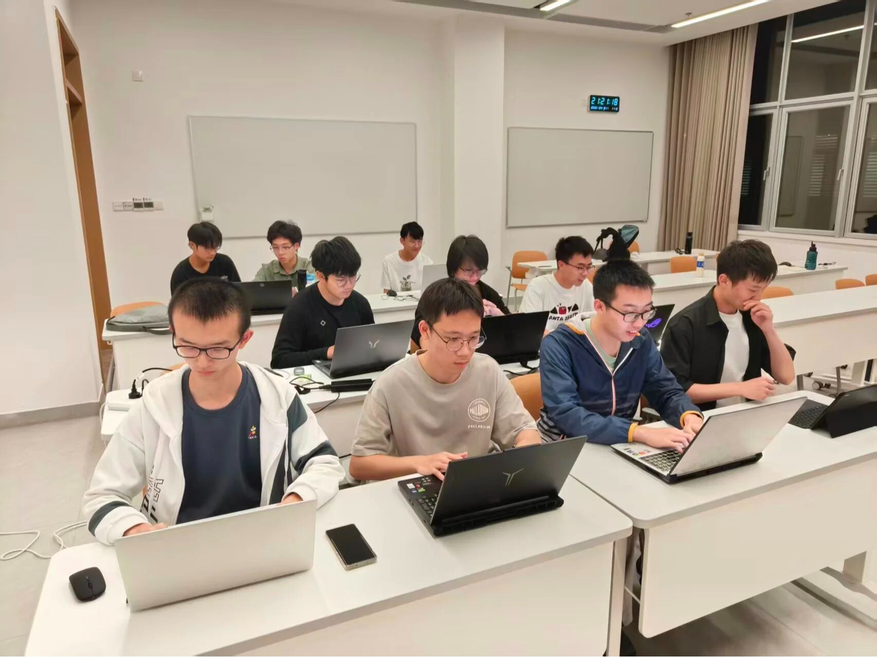 全员大一！深圳理工学生团队拿下9项计算机国奖